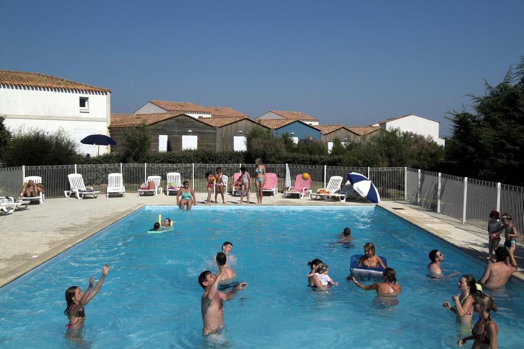 Residence Odalys Le Village Des Amareyeurs Le Château-dʼOléron Dış mekan fotoğraf